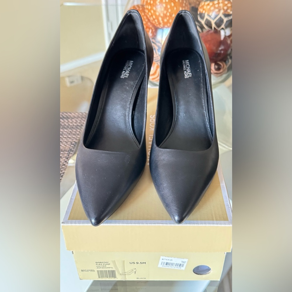 NIB Michael Michael Kors Dorothy Flex Pump Leather 40F6DOMP1L
